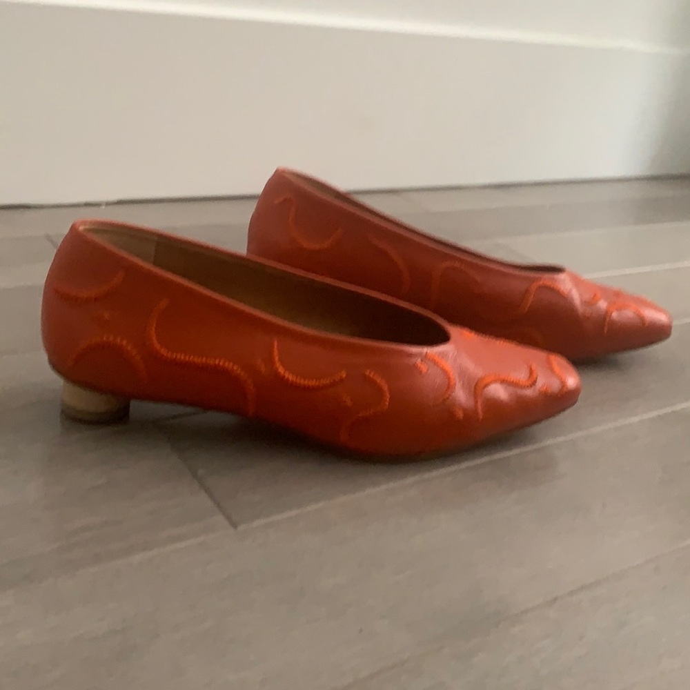 LOQ Paz Almond Toe shoe